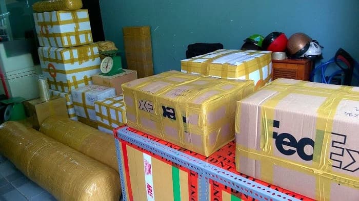 Hàng thủ công mỹ nghệ đã được đóng gói để gửi đi Mỹ