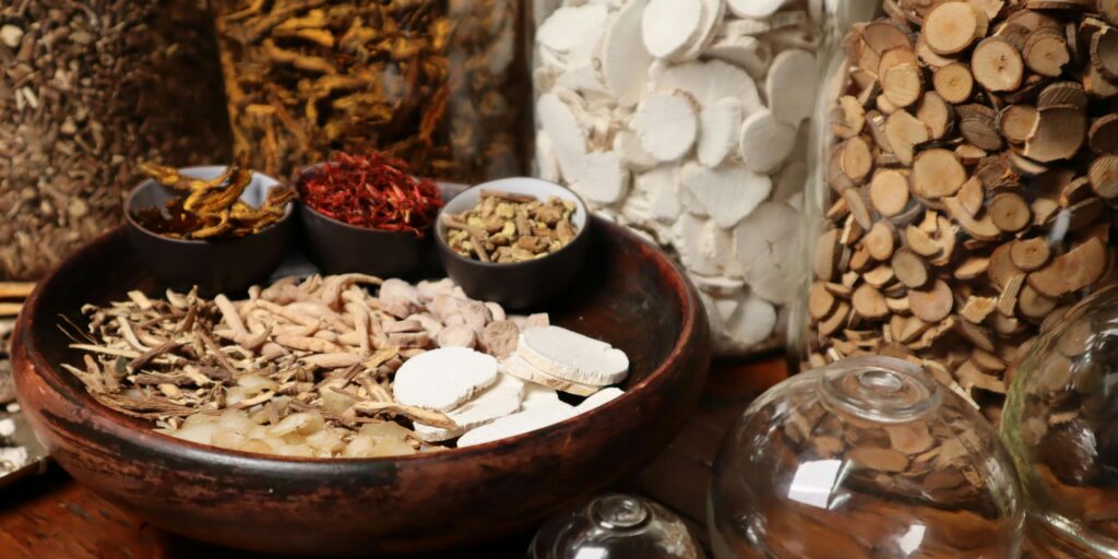 Gửi Thuốc Đông Y Đi Mỹ (Thuốc Nam & Thuốc Bắc). Bao Thủ Tục FDA & Hút Chân Không - Wingo Logistics Các loại Thuốc Nam gửi đi Mỹ