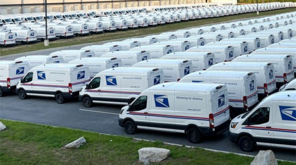 Hình ảnh xe vận chuyển hàng hóa của dịch vụ Bưu chính Hoa Kỳ USPS